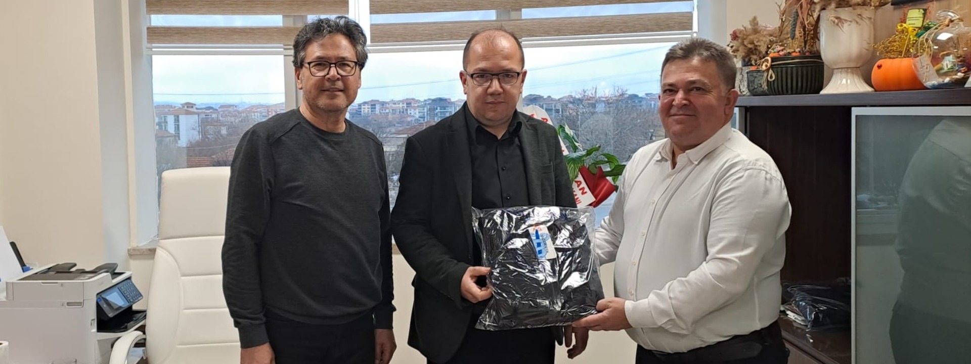 KIRŞEHİR SAĞLIK-SEN ŞUBEMİZ TARAFINDAN, ÜYELERİMİZE POLAR DAĞITIMI DEVAM EDİYOR...